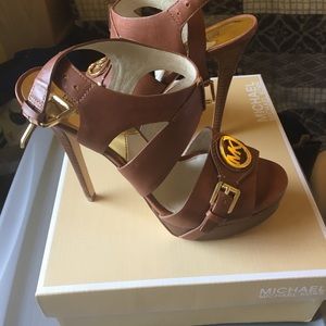 Michael Kors Fall Brown platform stilettos 6.5